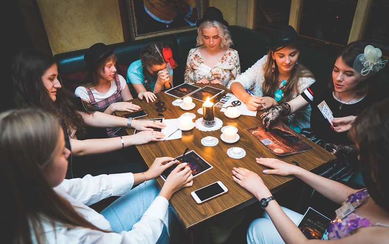 Хэллоуинская вечеринка с мистической атмосферой в Saratov