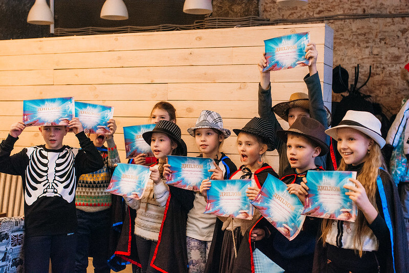 Как отметить Новый год классом — идеи для младших школьников в Саратове