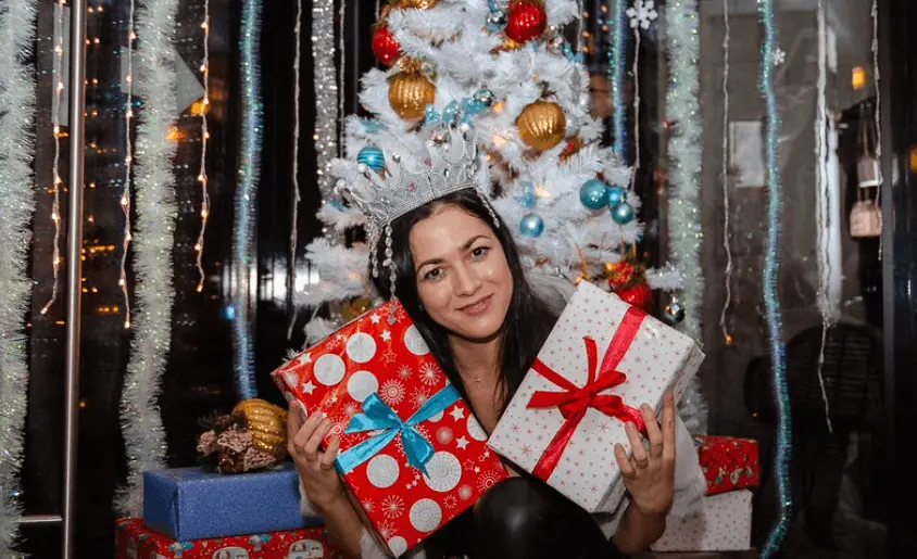 Гайд по идеальному Новому году 2026 с друзьями в Саратове: от квартиры и коттеджа — до квеста и ночного города