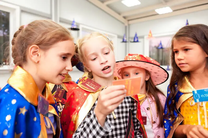 Новый год в Саратове глазами школьников: квесты, игры и секреты организации